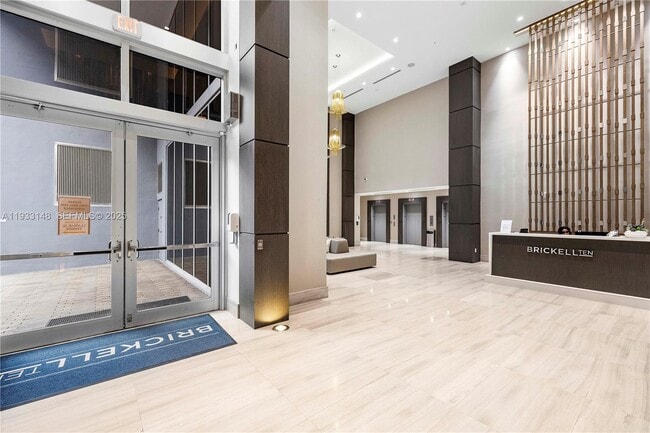 Building Photo - 1010 SW 2nd Ave