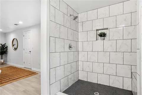 Building Photo - 872 Glenway Dr SW