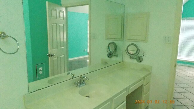 Building Photo - 200 Arbor Creek Dr