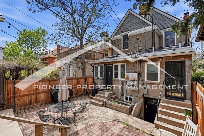 Building Photo - Spacious Condo with Storage Area and Parking!