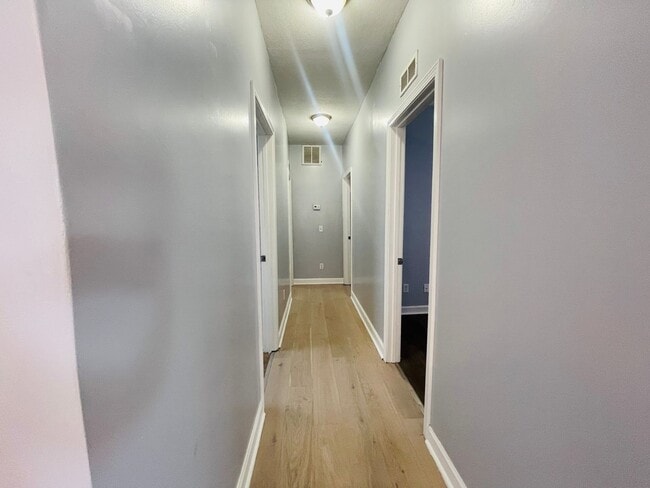 Building Photo - 3 Bedroom Home located Downtown Corbin, KY