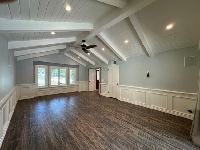 Building Photo - 1635 Larkfield Ave