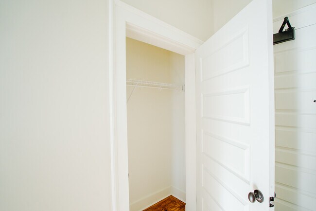 Building Photo - 520 Mulberry St