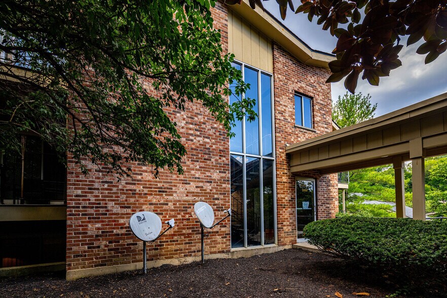 Building Photo - 3069 Alpine Ter