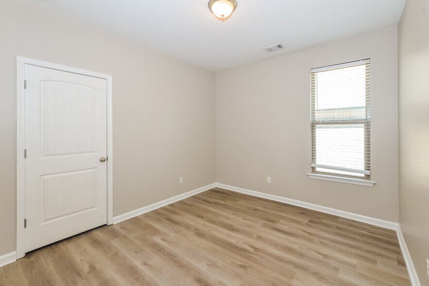 Building Photo - 6765 Whooper Swan Dr