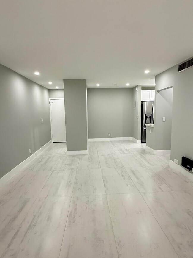 Building Photo - 2191 NE 68th St