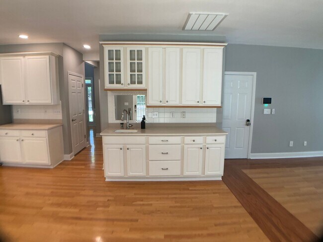 Building Photo - Absolutely Stunning Rare Rental in Hope Va...