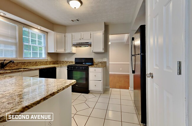 Building Photo - 1720 Wedgewood Dr