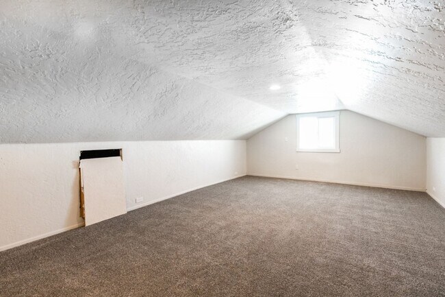 Building Photo - 846 W 100 S