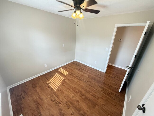 Building Photo - 3 Bed 1 Bath Ozark, MO