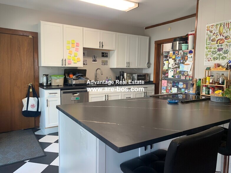 Building Photo - 81 Litchfield St