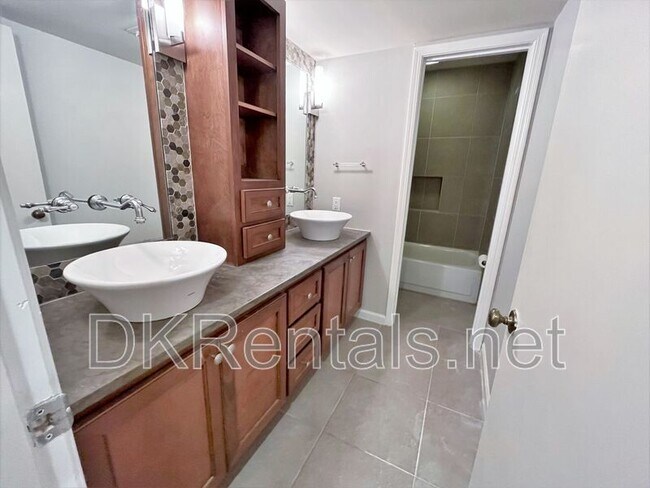 Building Photo - 82 Montre Square NW