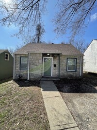 Building Photo - SUPER CUTE BUNGALOW!!!