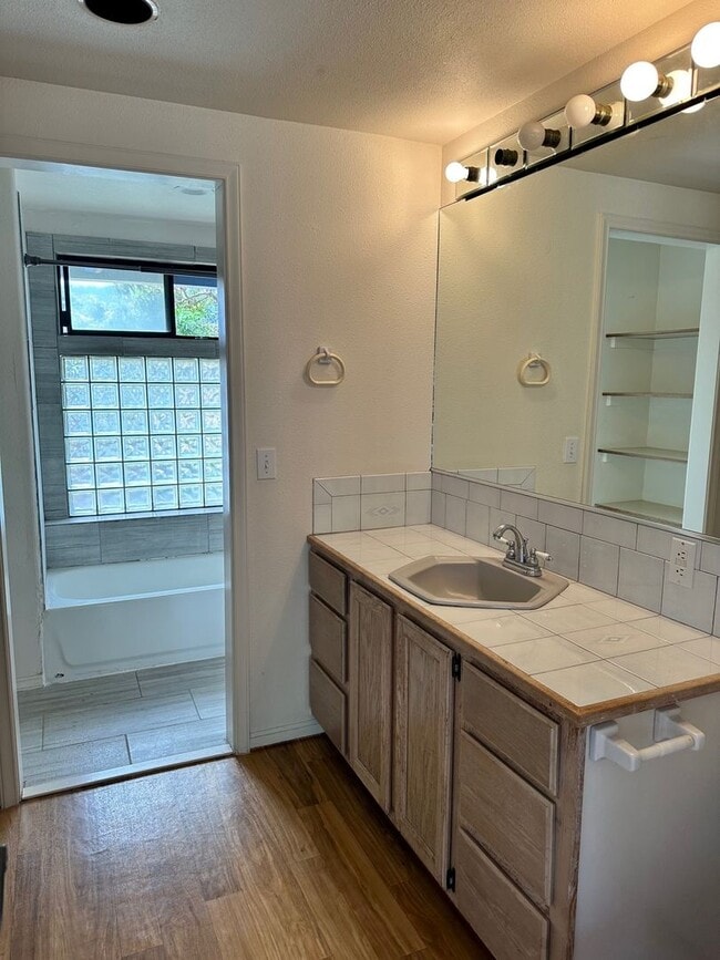 Building Photo - Kahana Three Bedroom/Two bathroom