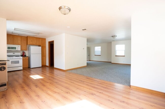 Building Photo - 2712 Meadow Creek Way