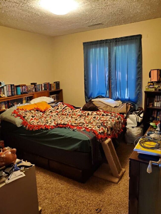 Building Photo - Ken Maril