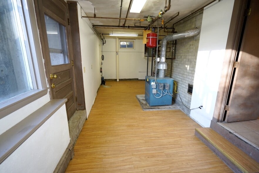 Utility room - 208 Grove St