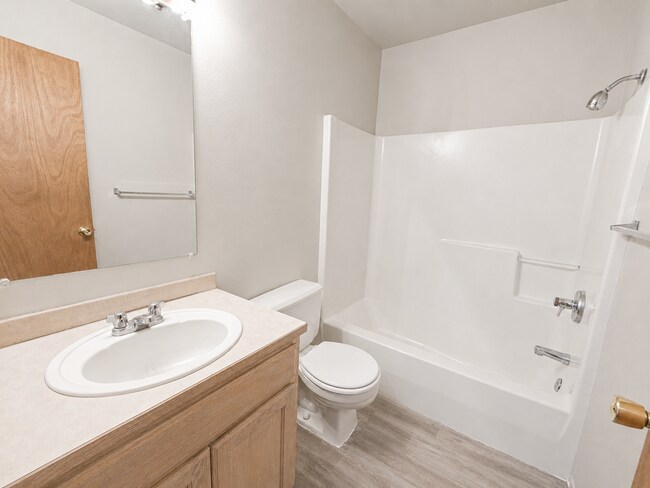 Building Photo - 2950 NE Nikki Ct
