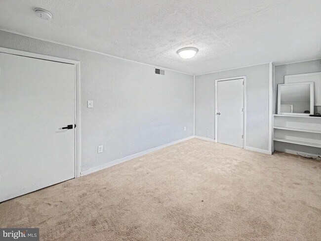 Building Photo - 2603 MARY Pl