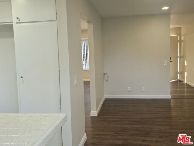 Building Photo - 3410 Via Marina Ave