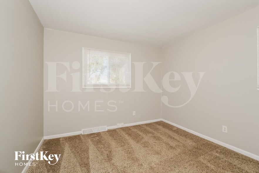 Building Photo - 955 Lorraine Ave