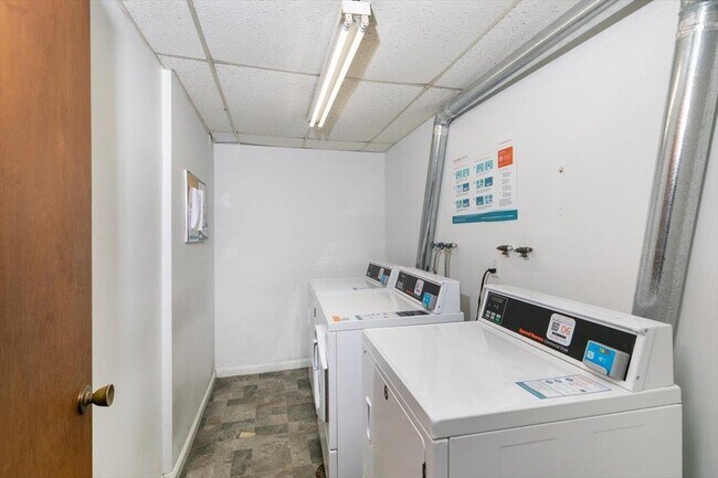 Building Photo - 440 North Ave