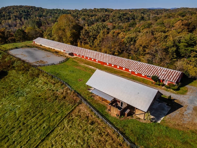 Building Photo - 299 Westview Dr