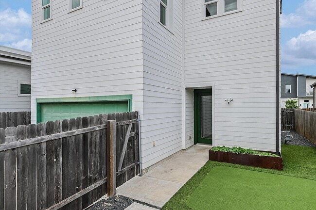 Building Photo - 6133 Florencia Ln