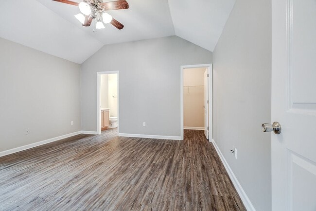 Building Photo - Charming 3BR Home/ Fenced Yard Convenient & Comfortable Living