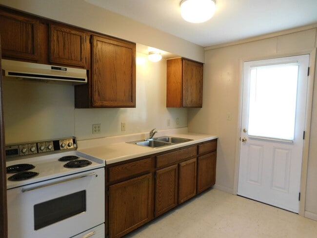 Building Photo - Cute 2 bedroom 1 bath duplex in El Dorado,...