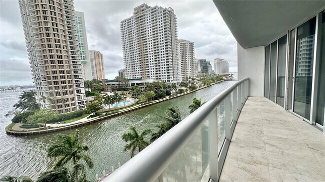 Building Photo - 465 Brickell Ave