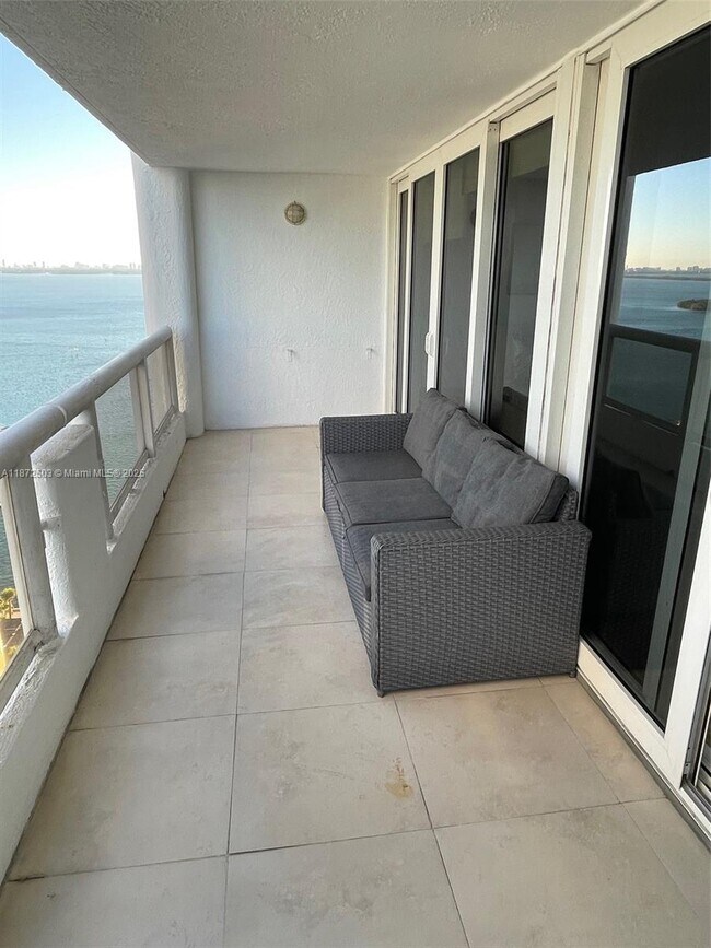 Building Photo - 1717 N Bayshore Dr