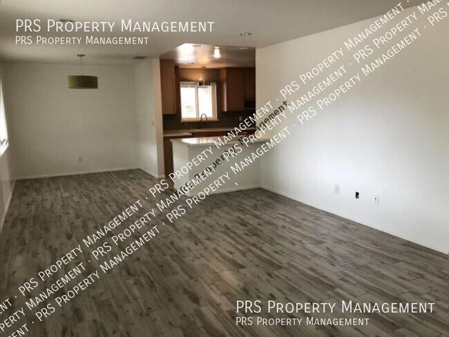 Building Photo - 603 E Solana Dr