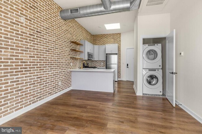 Building Photo - 2401 Frankford Ave