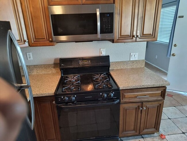 Building Photo - 777 Cypress Ave