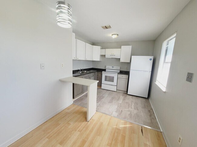 Building Photo - 306 White Dr