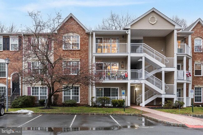 Building Photo - 98 Chambord Ct