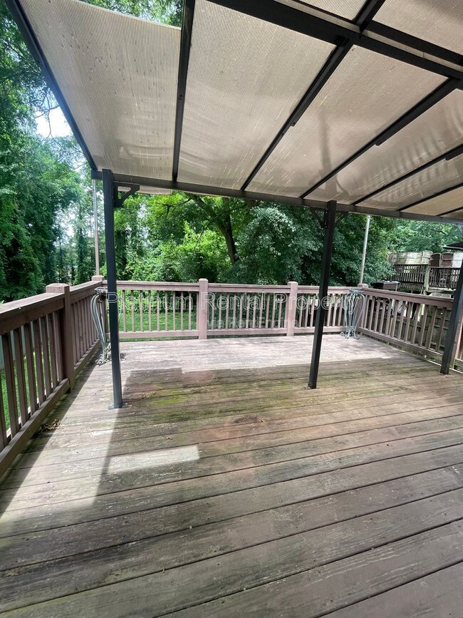 Building Photo - 2706 White Oak Dr