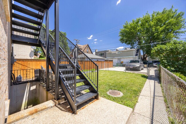 Building Photo - 3109 Grove Ave