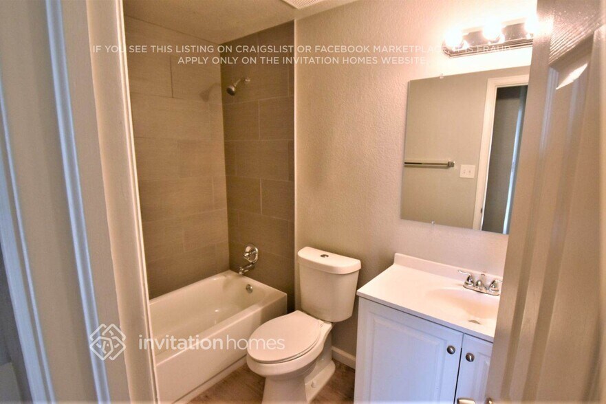 Building Photo - 12116 Grape St