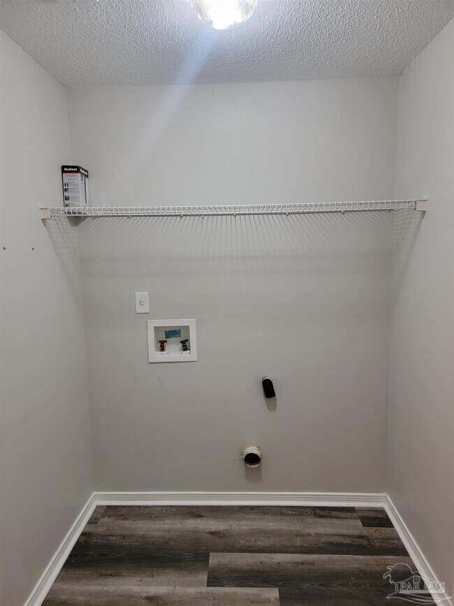 Building Photo - 4878 Pineview Ridge Rd