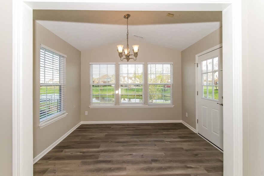 Building Photo - 5765 Arlington Dr