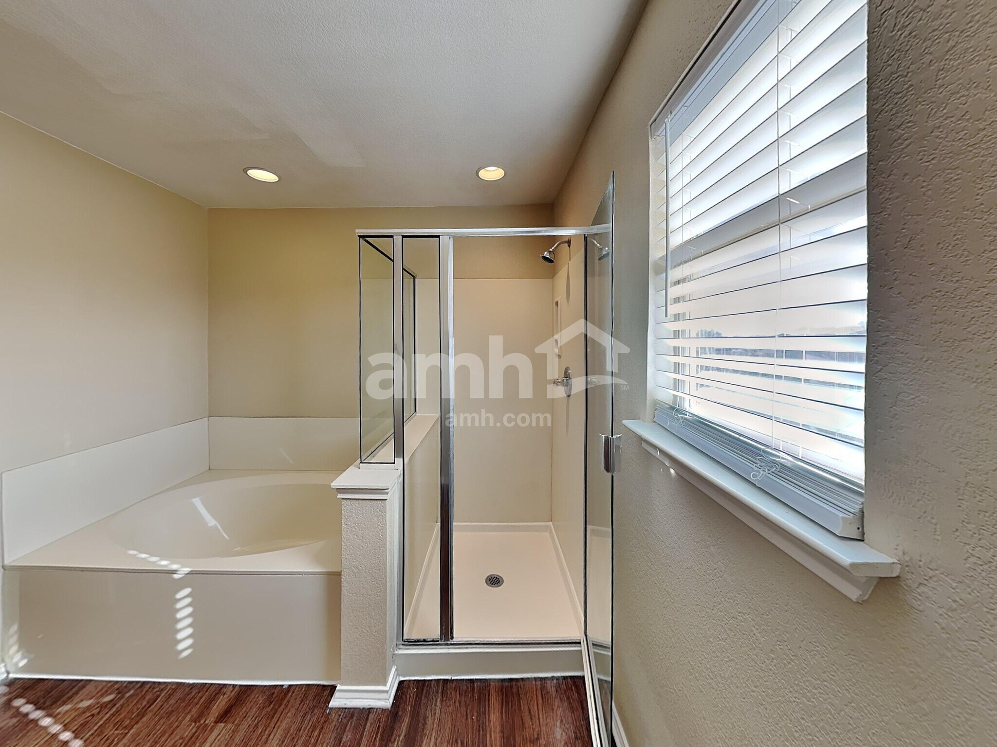 Building Photo - 270 New Country Rd