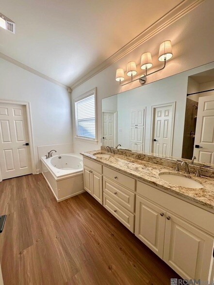 Building Photo - 10723 Hillbrook Ave