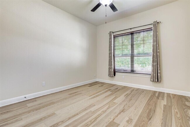 Building Photo - 2416 Millbrook Loop