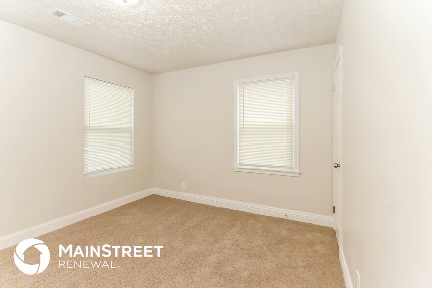 Building Photo - 3818 Bank St