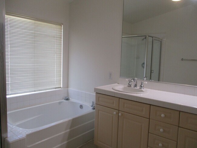 Building Photo - Desirable & spacious Sabre Springs 5 bedro...