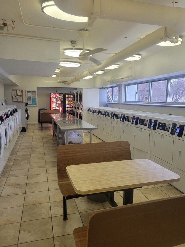 Building Photo - 6171 N Sheridan Rd