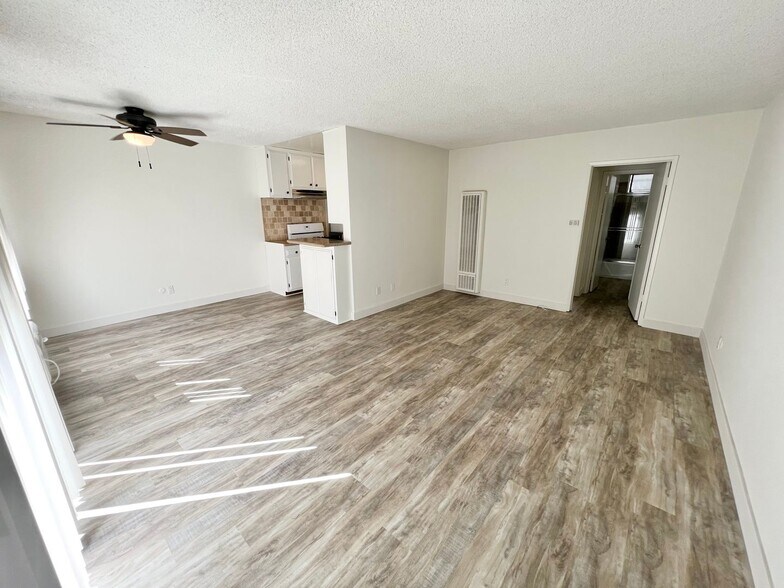 Building Photo - 3746 S Canfield Ave