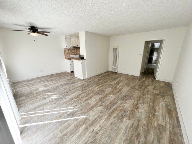 Interior Photo - can374